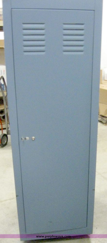image for item 7672 Server cabinet