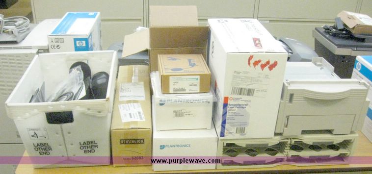 image for item 7678 Assorted accessories