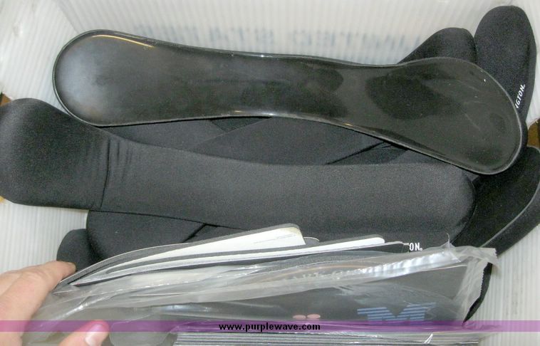 image for item 7678 Assorted accessories