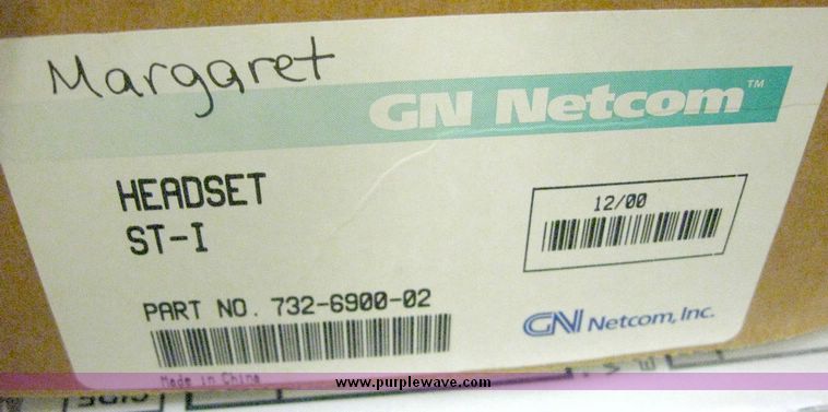 image for item 7678 Assorted accessories