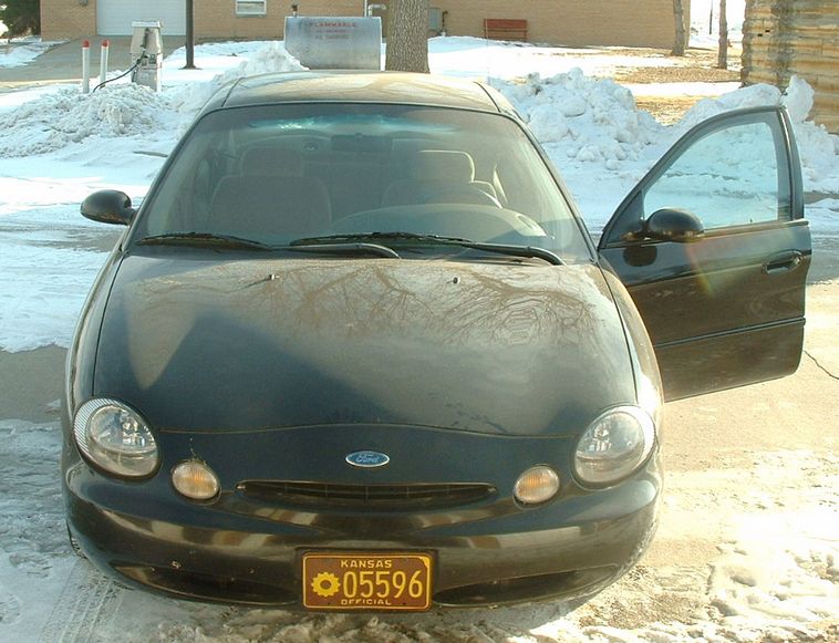image for item 1008 1997 Ford Taurus GL