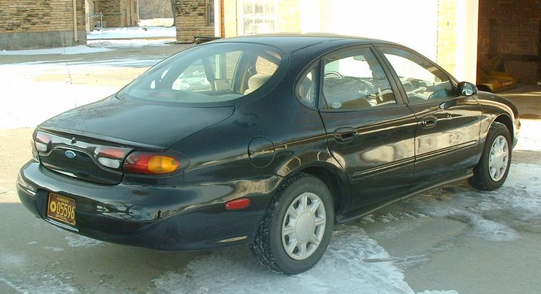 image for item 1008 1997 Ford Taurus GL
