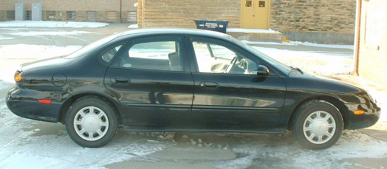 image for item 1008 1997 Ford Taurus GL