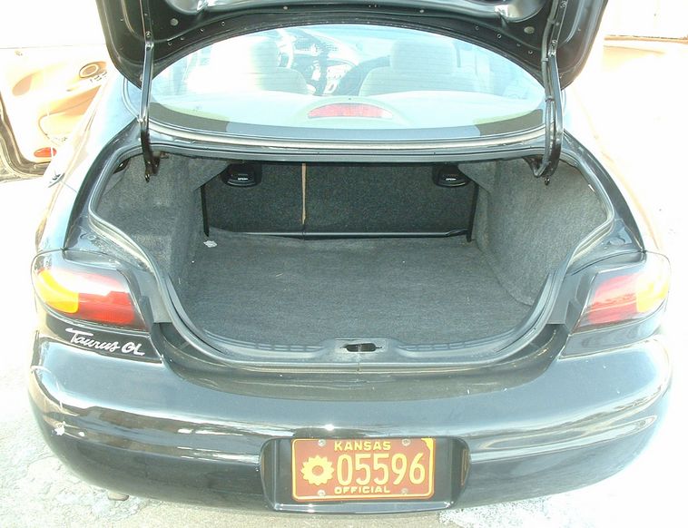 image for item 1008 1997 Ford Taurus GL