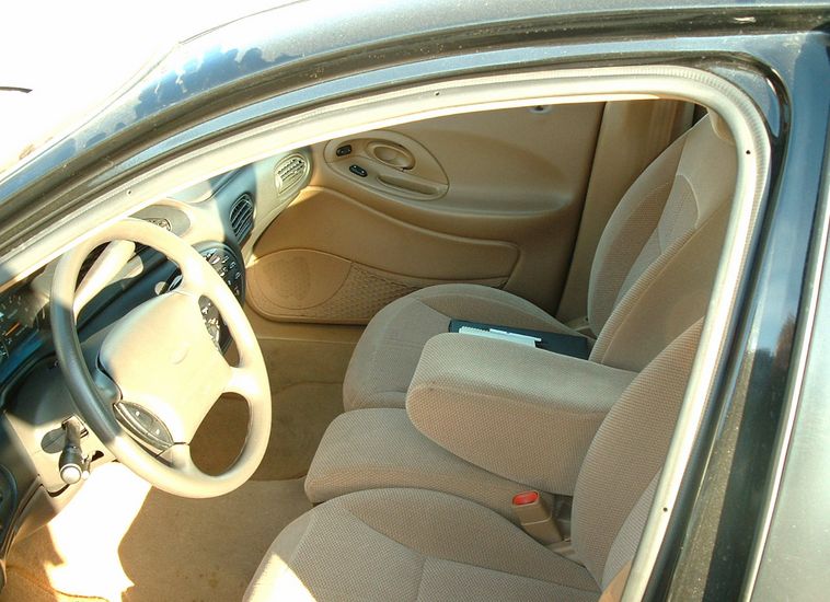 image for item 1008 1997 Ford Taurus GL