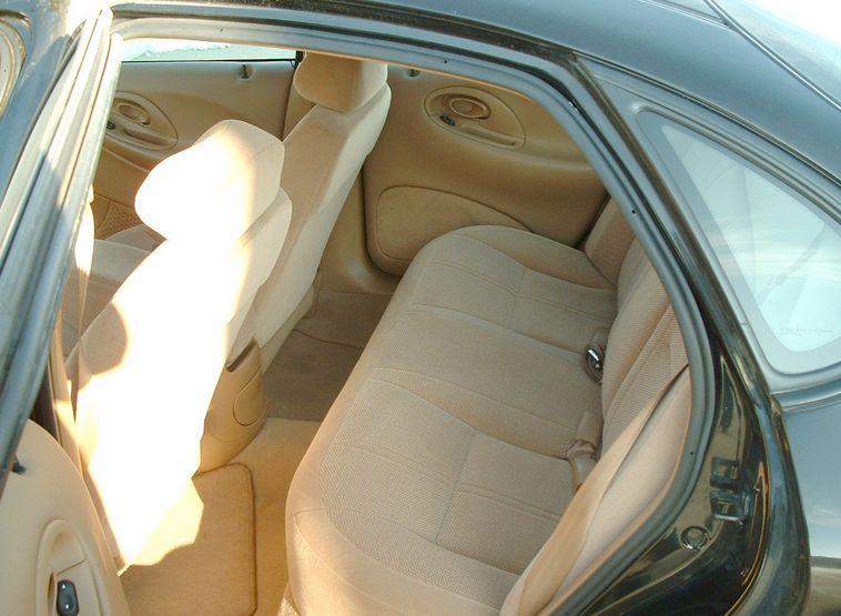 image for item 1008 1997 Ford Taurus GL