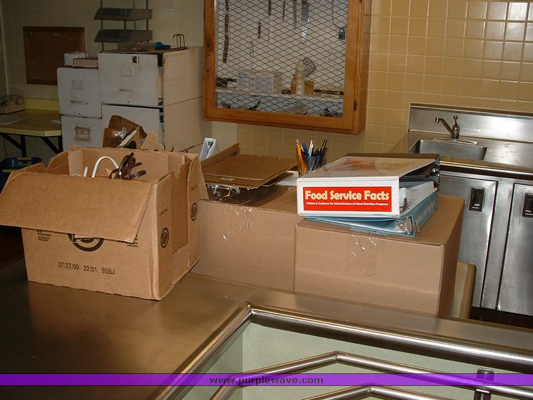 image for item 1018 Assorted kitchen items