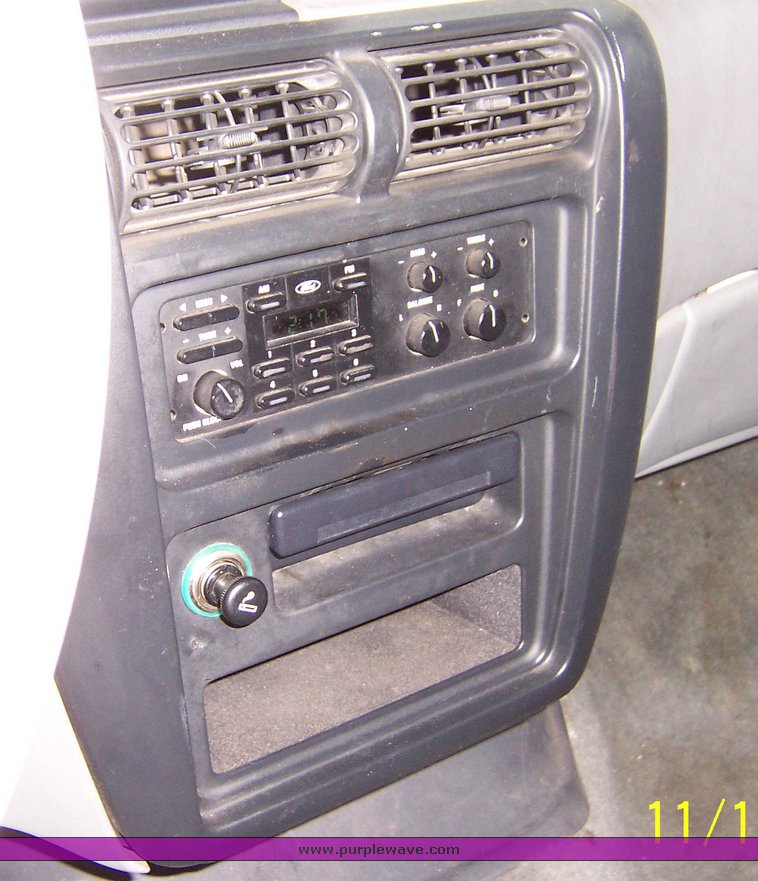 image for item 1125 1995 Ford Aerostar