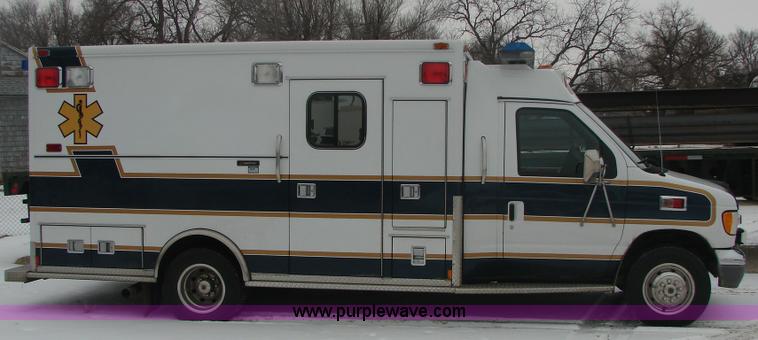 image for item 3145 1998 Ford E-450 Super Duty RV Medtec ambulance