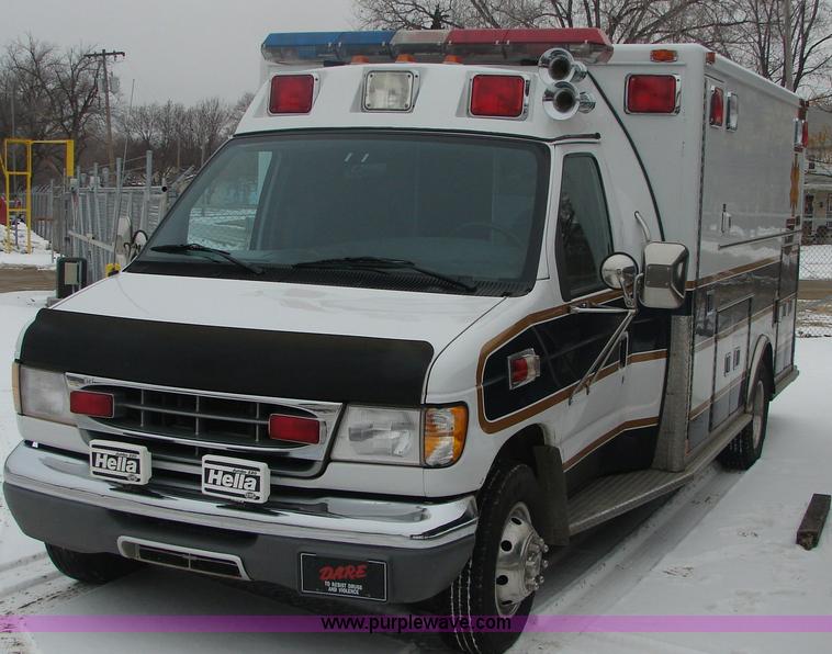 image for item 3145 1998 Ford E-450 Super Duty RV Medtec ambulance