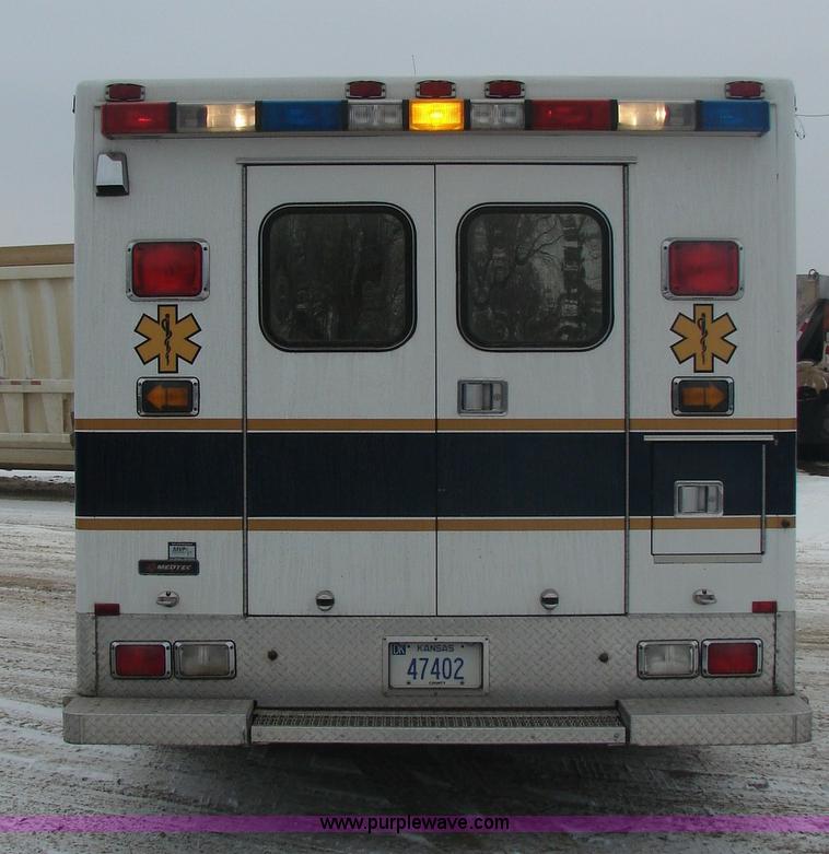 image for item 3145 1998 Ford E-450 Super Duty RV Medtec ambulance