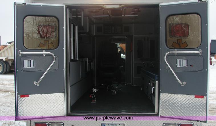 image for item 3145 1998 Ford E-450 Super Duty RV Medtec ambulance