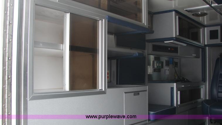 image for item 3145 1998 Ford E-450 Super Duty RV Medtec ambulance