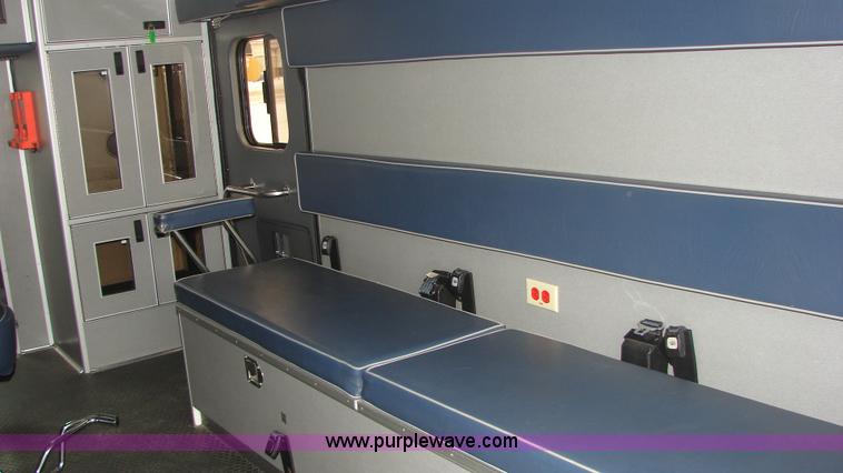 image for item 3145 1998 Ford E-450 Super Duty RV Medtec ambulance