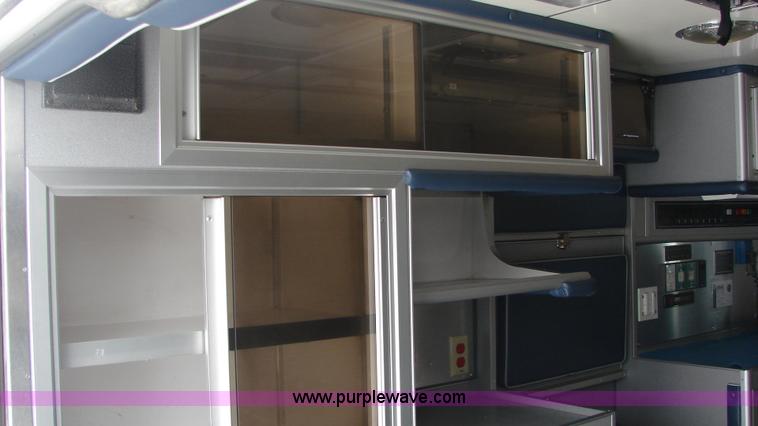 image for item 3145 1998 Ford E-450 Super Duty RV Medtec ambulance