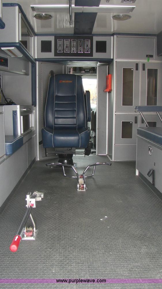image for item 3145 1998 Ford E-450 Super Duty RV Medtec ambulance