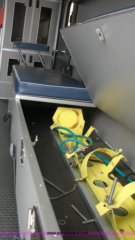 image for item 3145 1998 Ford E-450 Super Duty RV Medtec ambulance