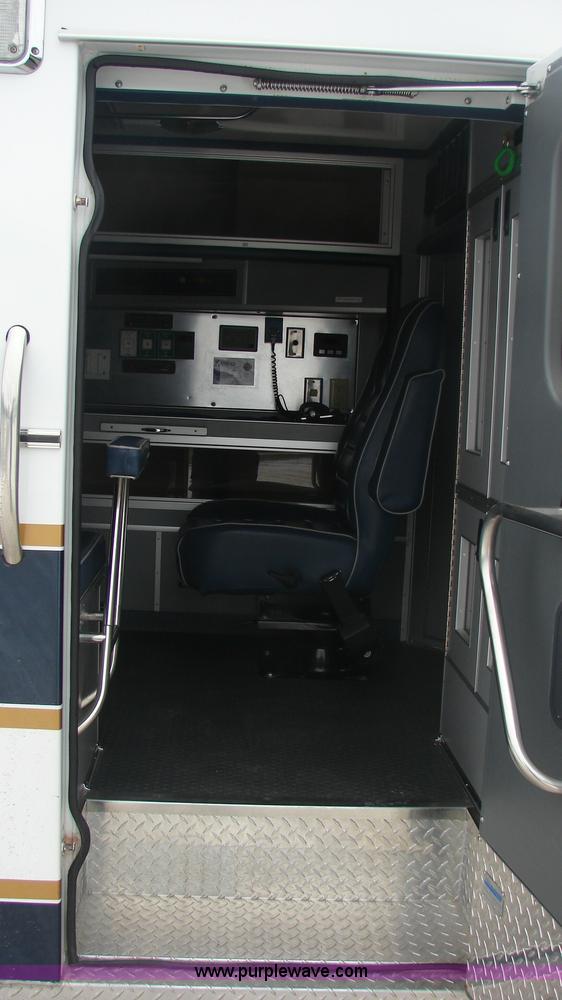 image for item 3145 1998 Ford E-450 Super Duty RV Medtec ambulance