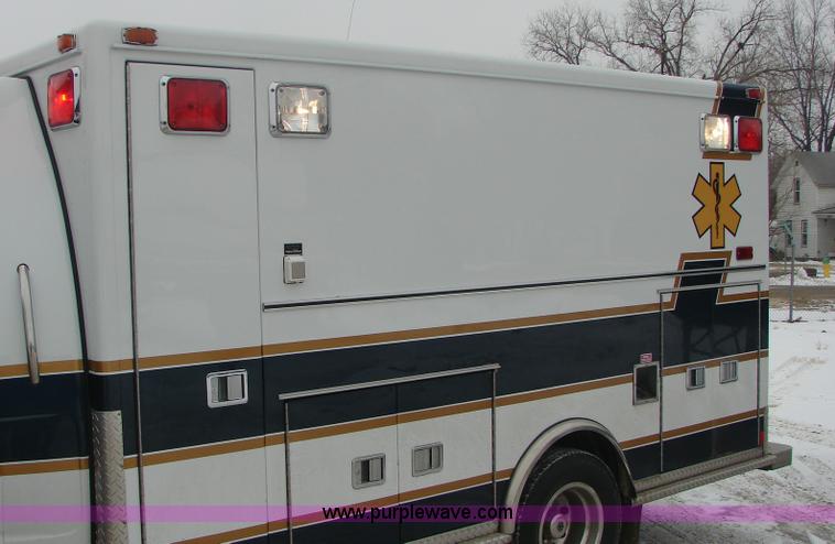 image for item 3145 1998 Ford E-450 Super Duty RV Medtec ambulance