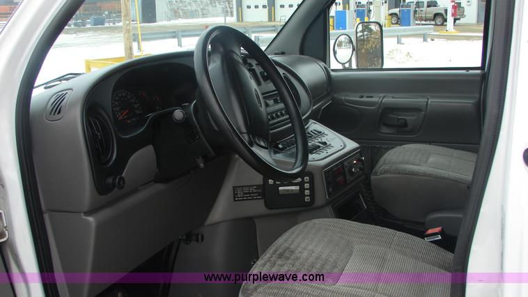 image for item 3145 1998 Ford E-450 Super Duty RV Medtec ambulance