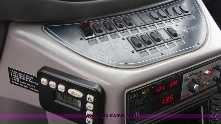 image for item 3145 1998 Ford E-450 Super Duty RV Medtec ambulance