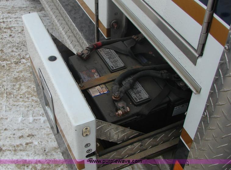 image for item 3145 1998 Ford E-450 Super Duty RV Medtec ambulance