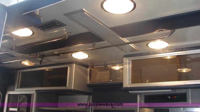 image for item 3145 1998 Ford E-450 Super Duty RV Medtec ambulance