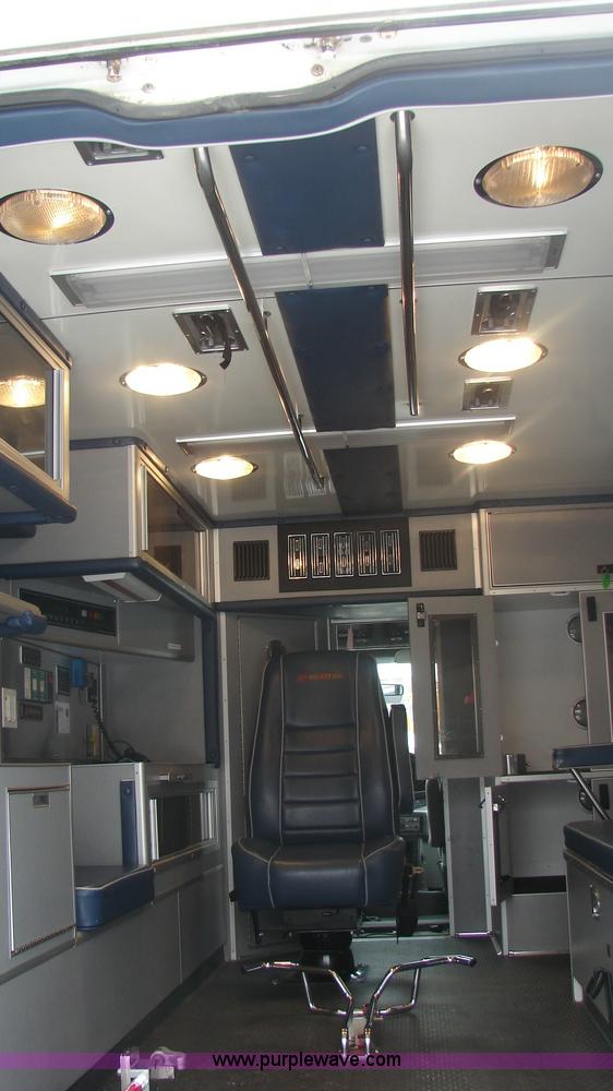 image for item 3145 1998 Ford E-450 Super Duty RV Medtec ambulance