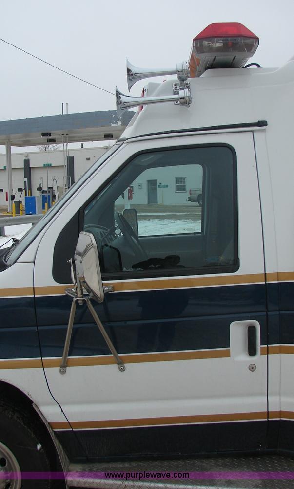 image for item 3145 1998 Ford E-450 Super Duty RV Medtec ambulance