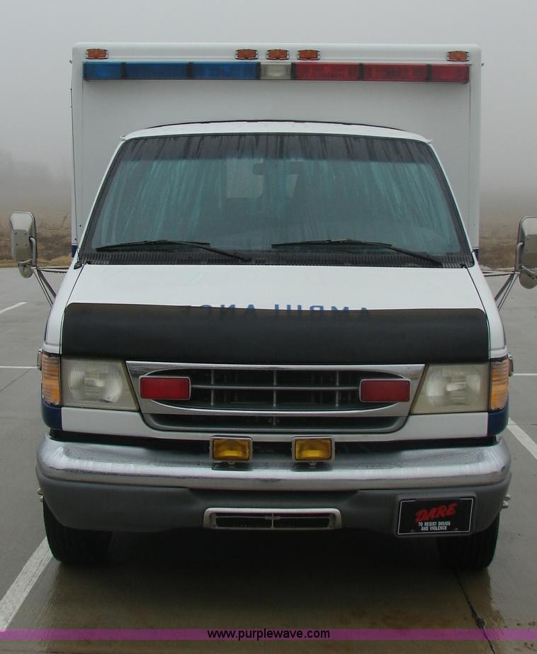 image for item 3145 1998 Ford E-450 Super Duty RV Medtec ambulance