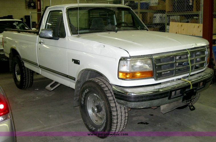 image for item 3181 1997 Ford F-250 pickup truck