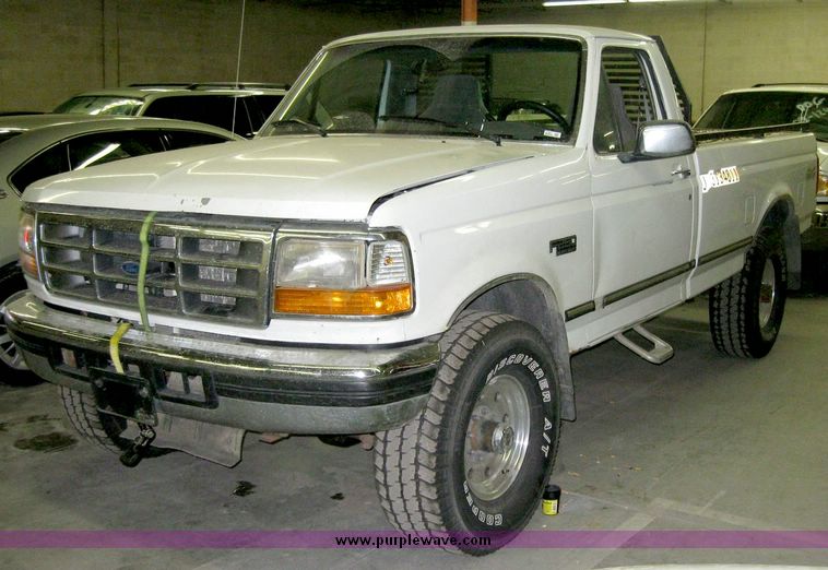 image for item 3181 1997 Ford F-250 pickup truck