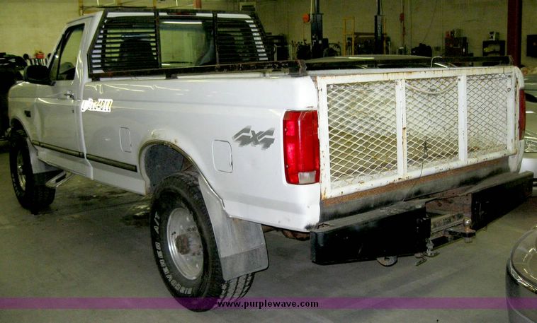 image for item 3181 1997 Ford F-250 pickup truck