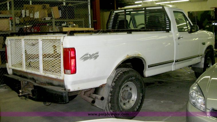 image for item 3181 1997 Ford F-250 pickup truck