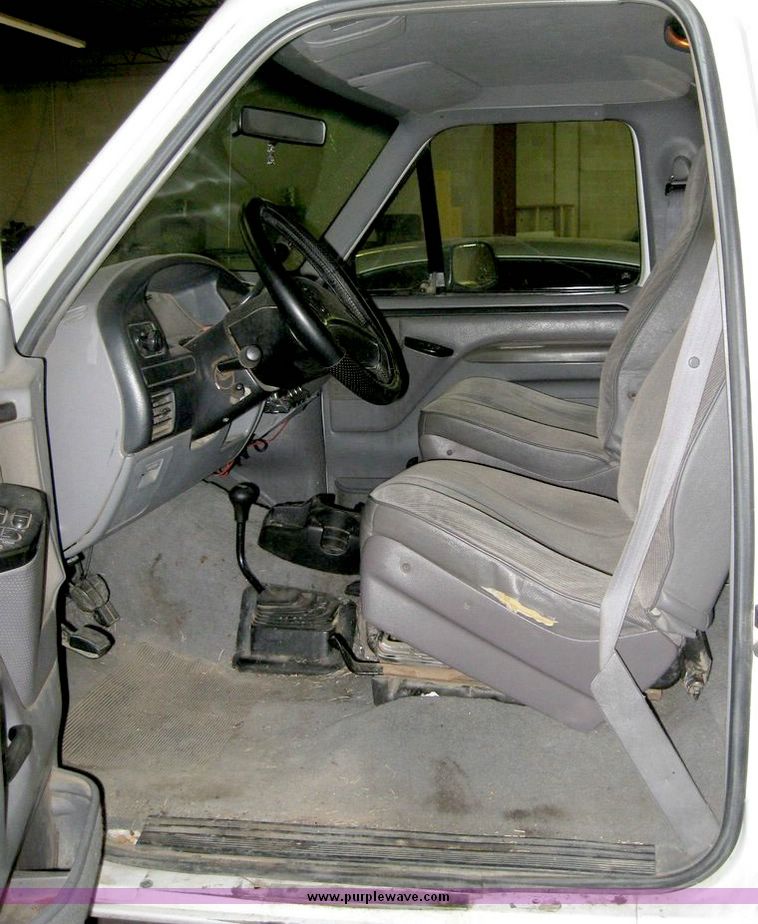 image for item 3181 1997 Ford F-250 pickup truck