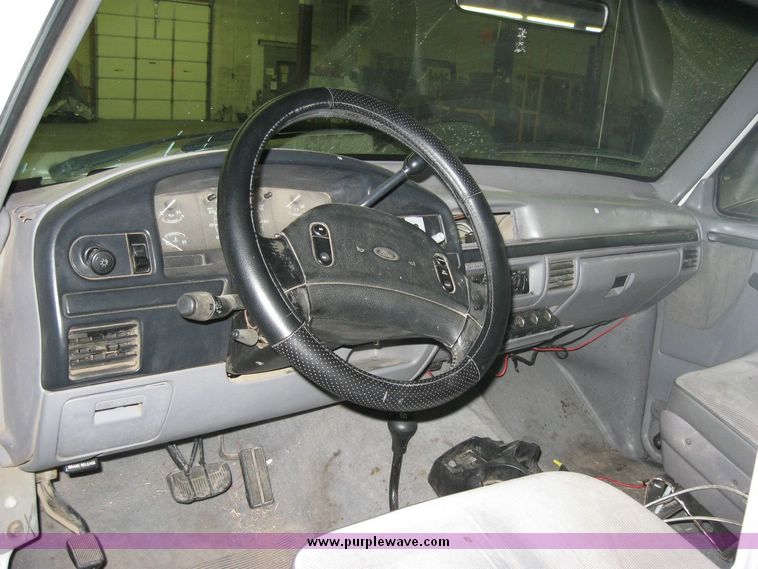 image for item 3181 1997 Ford F-250 pickup truck