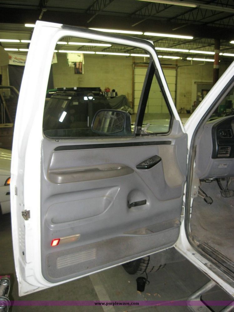 image for item 3181 1997 Ford F-250 pickup truck