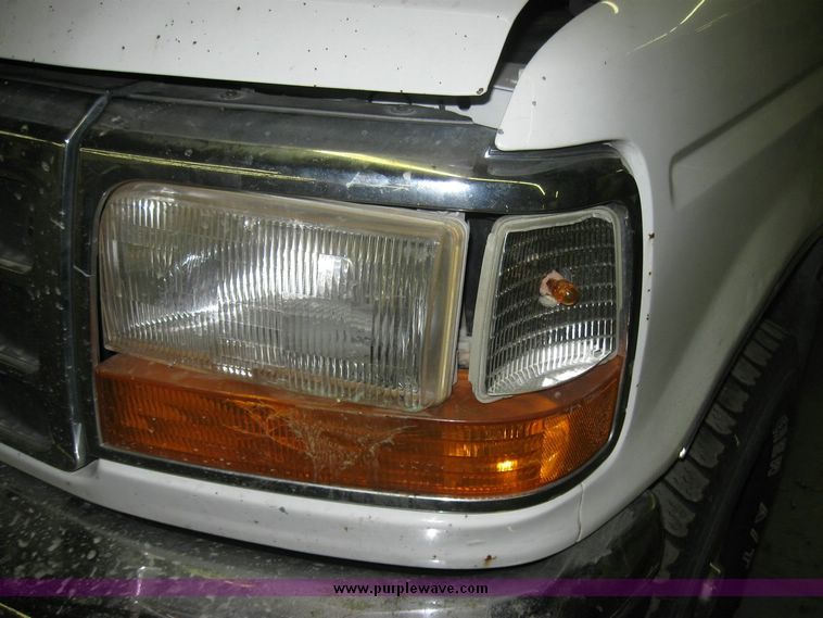 image for item 3181 1997 Ford F-250 pickup truck