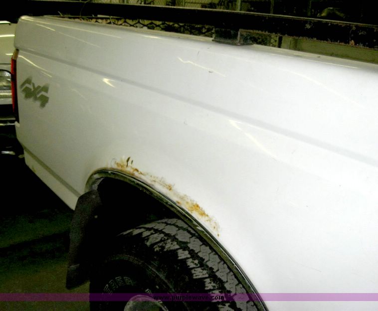 image for item 3181 1997 Ford F-250 pickup truck