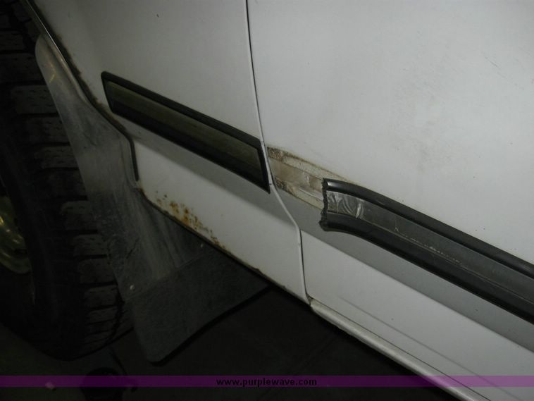 image for item 3181 1997 Ford F-250 pickup truck