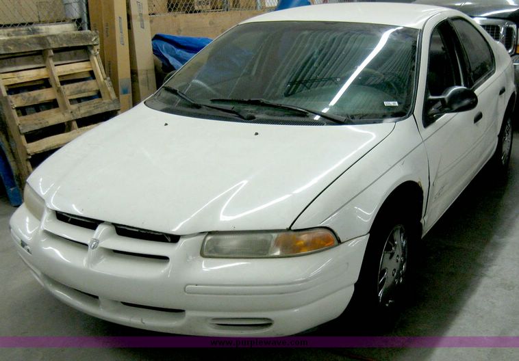 image for item 3182 1996 Dodge Stratus