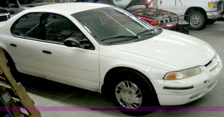 image for item 3182 1996 Dodge Stratus