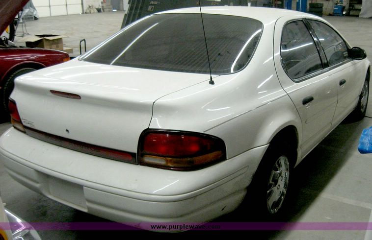 image for item 3182 1996 Dodge Stratus
