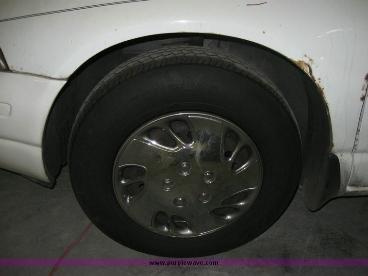 image for item 3182 1996 Dodge Stratus