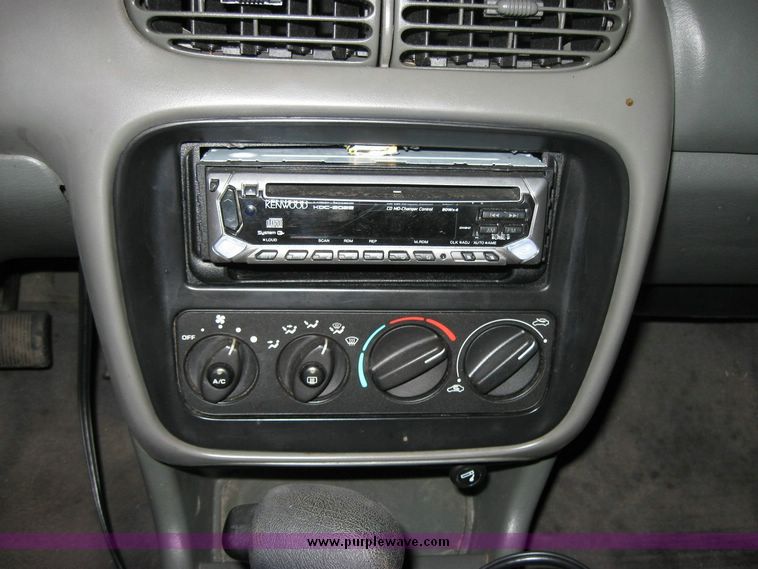 image for item 3182 1996 Dodge Stratus