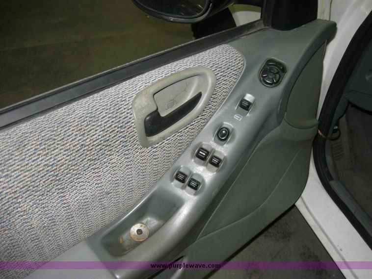 image for item 3182 1996 Dodge Stratus