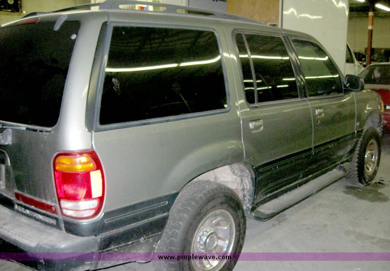 image for item 3184 1999 Mercury Mountaineer