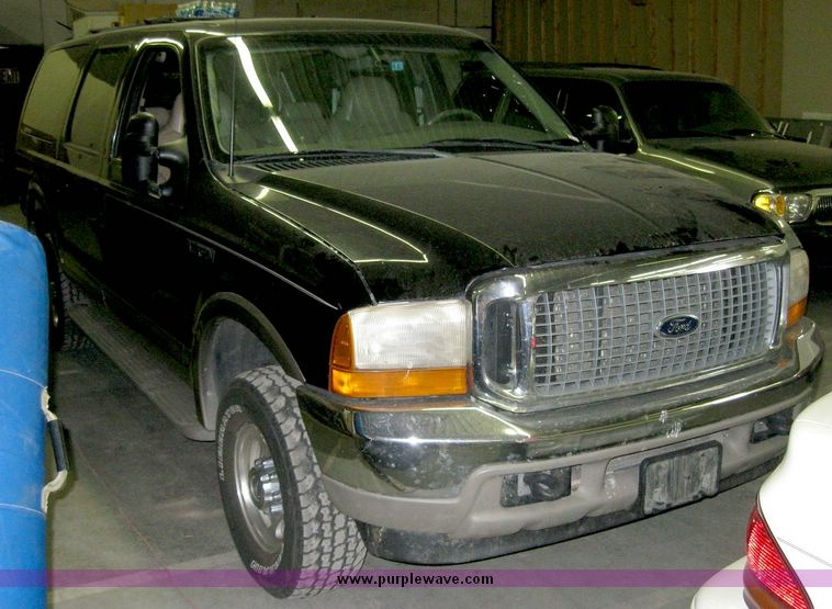 image for item 3185 2000 Ford Excursion