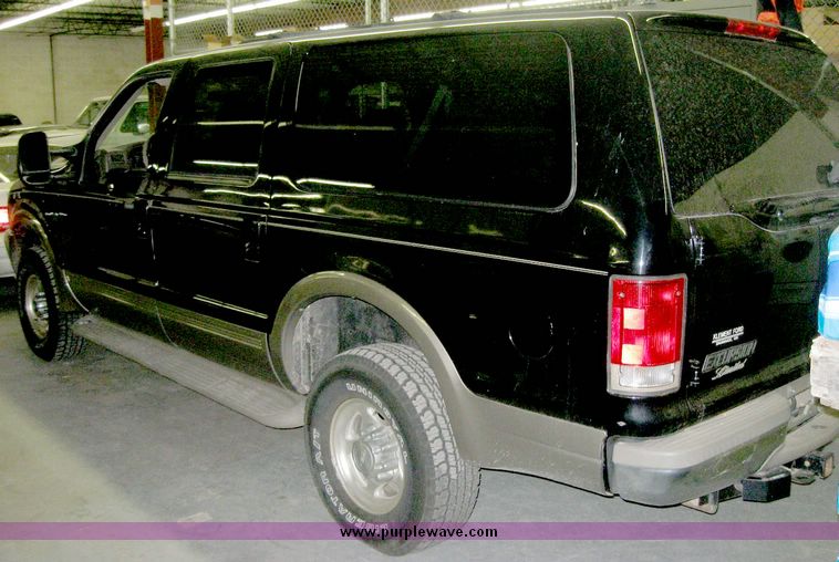 image for item 3185 2000 Ford Excursion