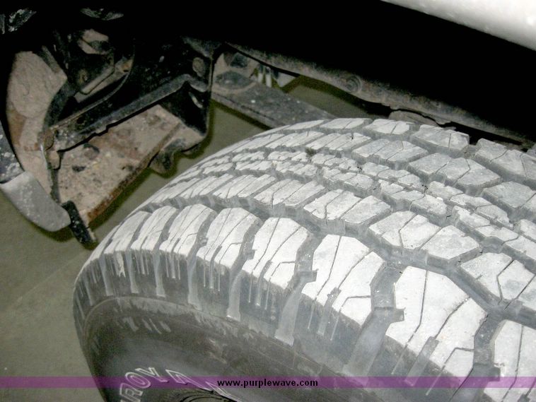 image for item 3185 2000 Ford Excursion